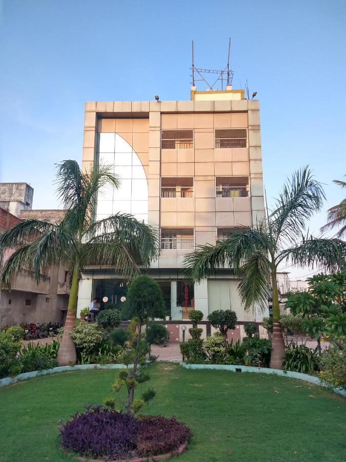 Varanasi Palace Exterior photo